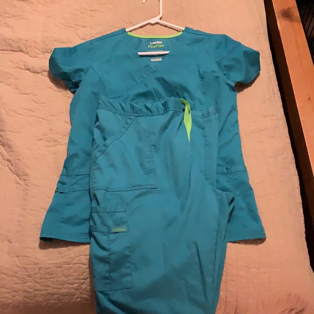 Women’s scrub set